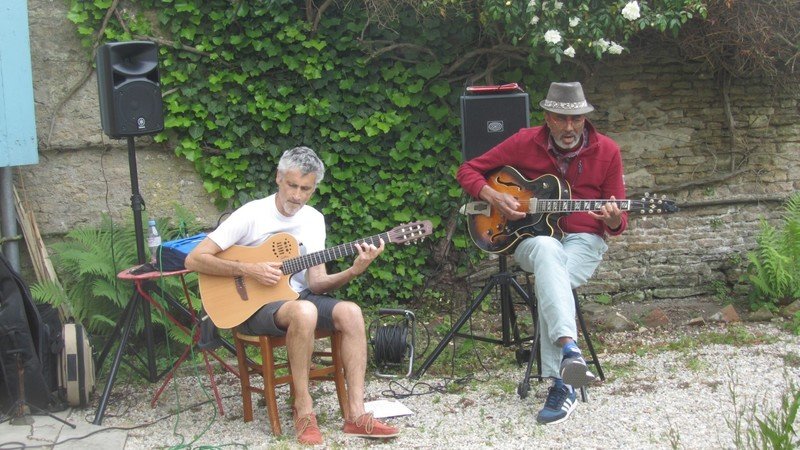 TWO for the ROAD - Duo guitaristes de jazz dispo pour concerts