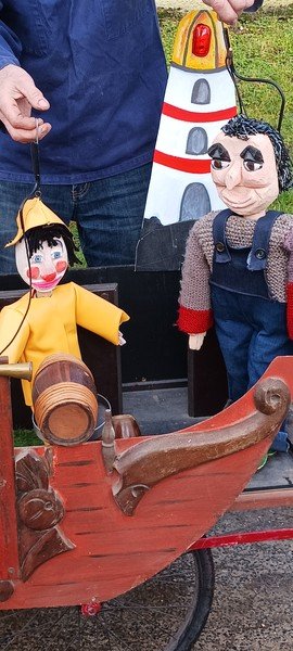 Ateliers-Nomades - spectacle de théâtre de marionnettes sur petite charrette