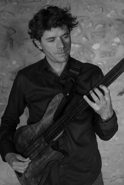Bassiste Jazz pro cherche Chanteuse Jazz pro pour duo