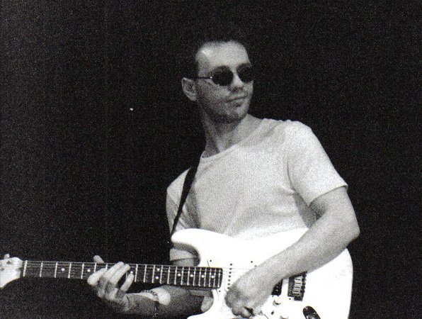 Olivier Olmos - Musicien Professionnel donne cours de guitare tous styles tous niveau