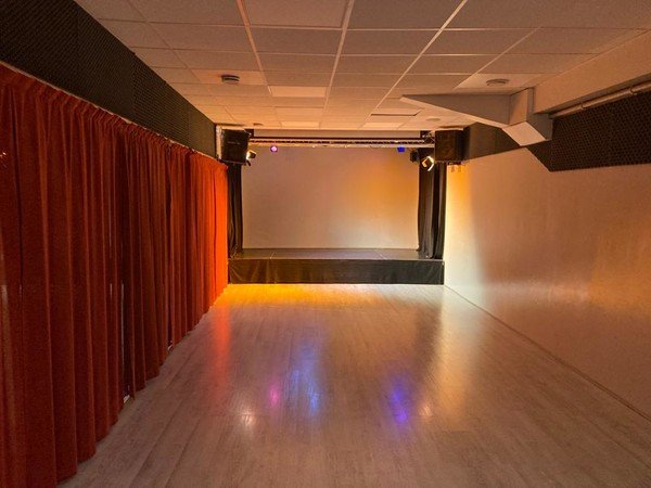 Studio de répétition et possibilité salle de spectacle
