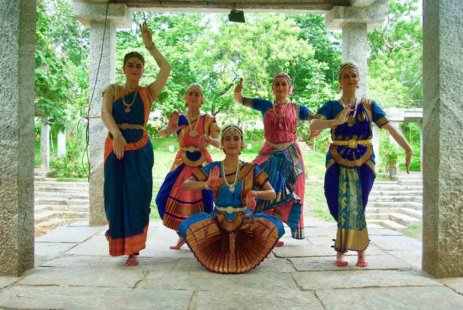 Danse BHARATA NATYAM - Cours de DANSE INDIENNE