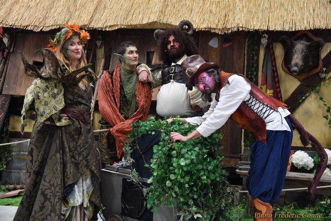 La Compagnie L Aime en Terre - Théâtre de rue et de jardin, familial, contes olfactifs.