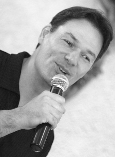 Luc Martinez  - Cours de chant - Piano -  Chorale Gospel -  