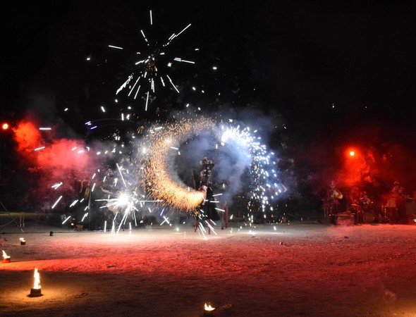 Cie Sonjévéyés - Abracadabouc- déambulation fantastique - pyrotechnie