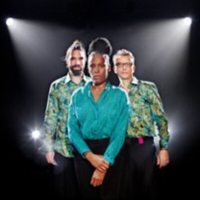 "Sandra N'Kaké - Trio Elles"