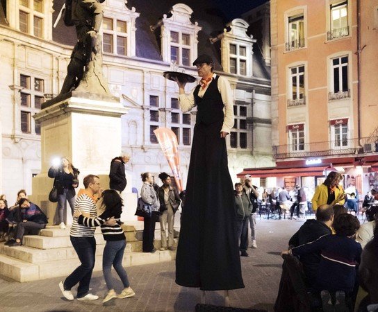 compagnie Ois'anim - déambulations en échasses