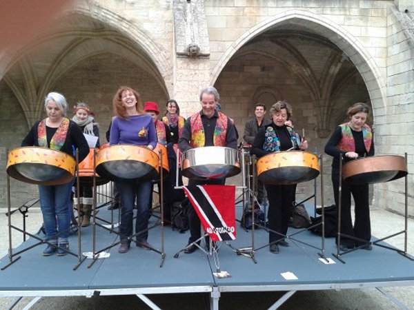 La tête dans le bidon - Steelband