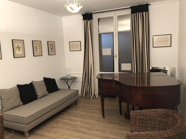 Studio d'enseignement insonorisé avec piano