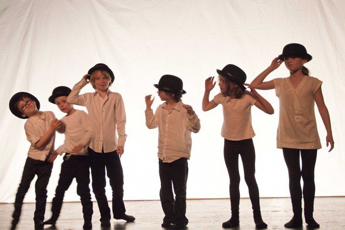 API Loisir - les Inclassables - Cours de Comédie Musicale enfants et ados