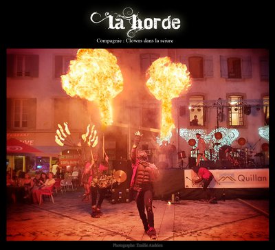 Clowns dans la sciure - Echassier, clown, cracheur feu, jongleur, etc..