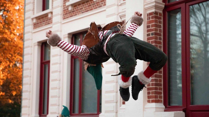 Les Lutins du Terrible Père Noël - Acrobates et magie de Noël