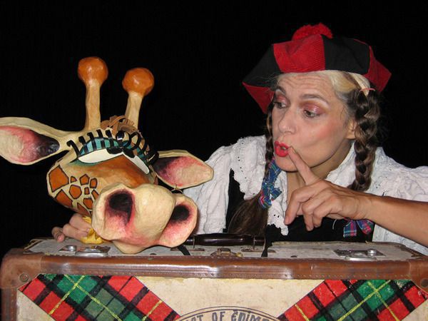 L'HIPPOPOTAME AMOUREUX DE LA GIRAFE