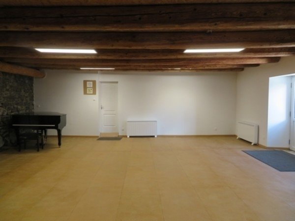 Salle de travail de 70 m² avec hébergement en gite