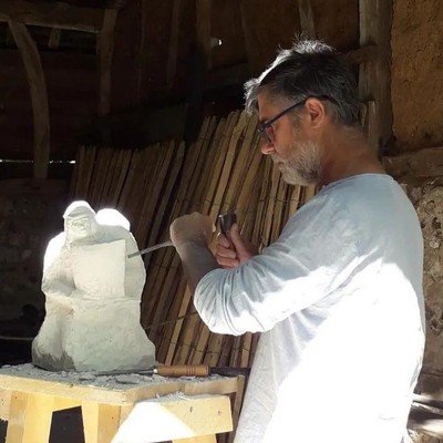 Fxl à Le Creuset de Vos EN Vies - Prestation de sculpture en direct. Bois tronçonné, pierre. 