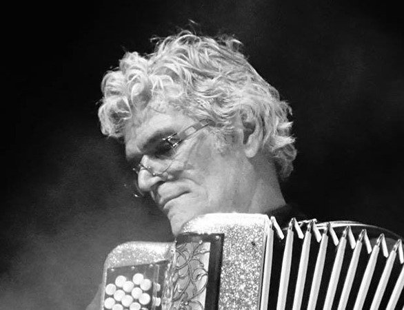 Guy NAVARRO - Accordeoniste, pianiste, chanteur