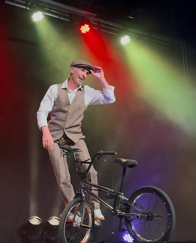 Johnny Alone - Spectacle cycles et humour