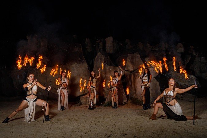 Cie Hanabi Circus - Danse de Feu et de Lumiere, Arts du Cirque et de la Rue