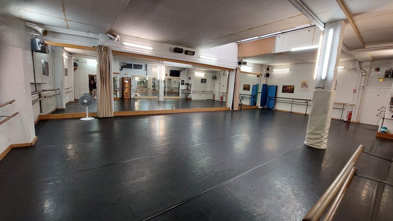 Location très belle et grande salle pour cours de danse