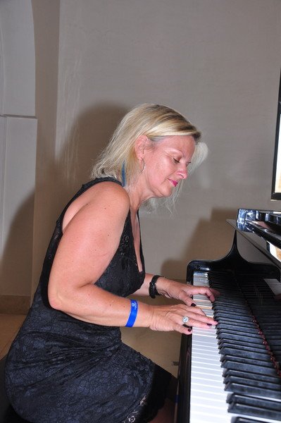 Veronique RENARD-DESLANDES - cours de piano tous niveaux par professionnelle