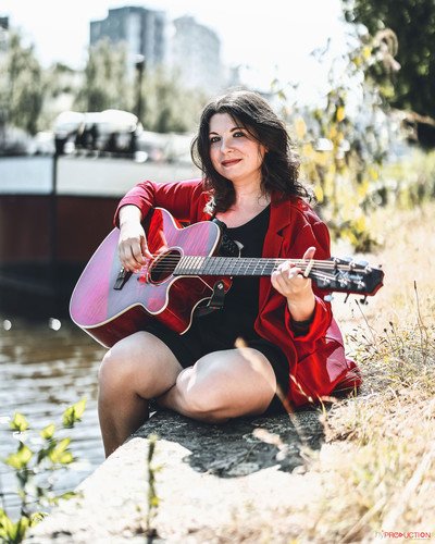 Leslie Deblonde - Chanteuse Guitariste pour évènement / animation