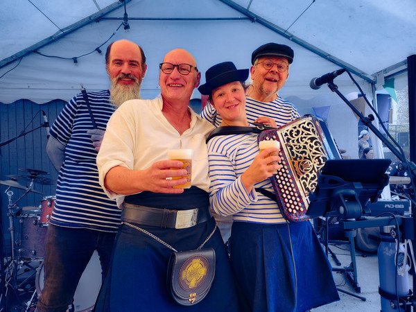 DANWEZ MAD - MUSIQUE CELTIQUE, CORNEMUSE & CHANTS DE MARINS