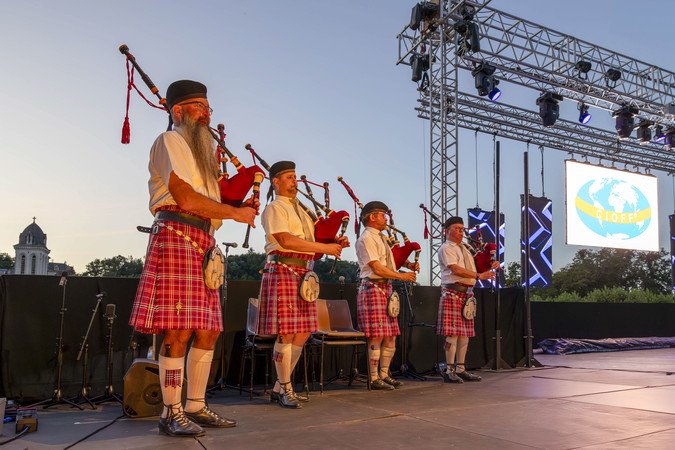 PIPING ORCHESTRA  - Ensemble de cornemuses et autres instruments