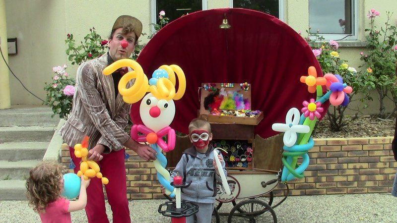 Cie La Balladingue - clowns et sculpteurs sur ballons