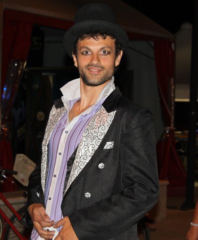 Pigus: le comedièn, magicien y danseur de feu