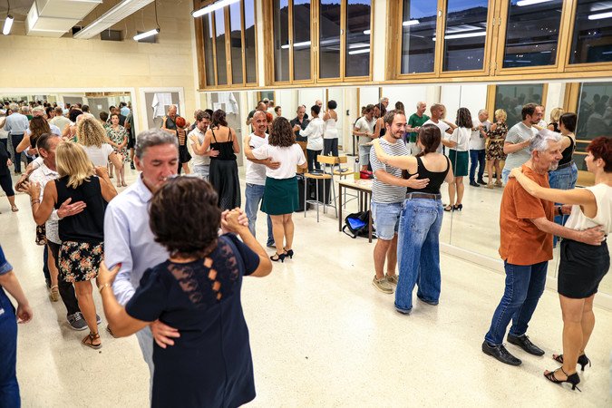 RIVIERA DANCE CENTER - COURS DE SALSA, ROCK, BACHATA,WCS