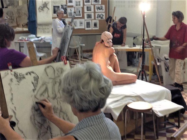Stage de dessin d'après modèle vivant dans le Jura