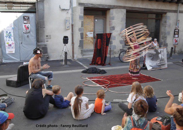 Compagnie Circo Criollo - L'Inmigrante, spectacle de rue et culture latine