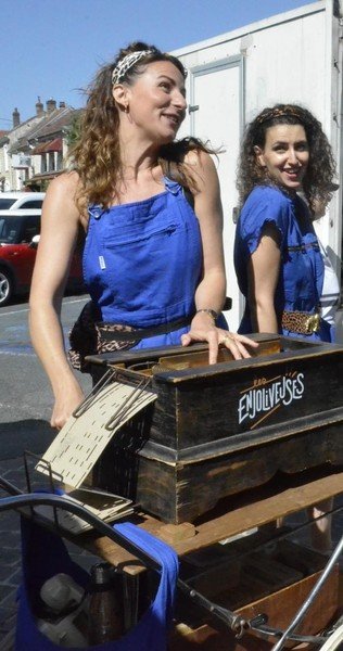 Les Enjoliveuses  - Duo en chanson et orgue de barbarie 