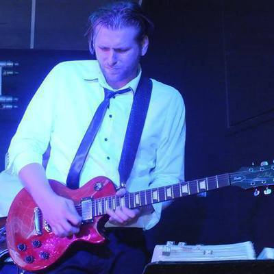 Romain Giemza - Guitariste Professionnel donne cours  de guitare à domicile sur Nevers