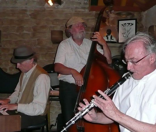 Les TROIS BECS Jazz Trio au restaurant Le Père Eugène à 