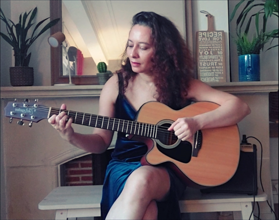 Stéphanie Newport - Guitariste Chanteuse