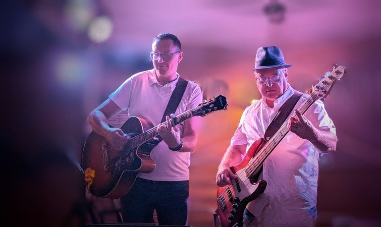 SUR LA ROUTE - Groupe de musique