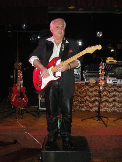 Tony martinez animateur , chanteur,imitateur 