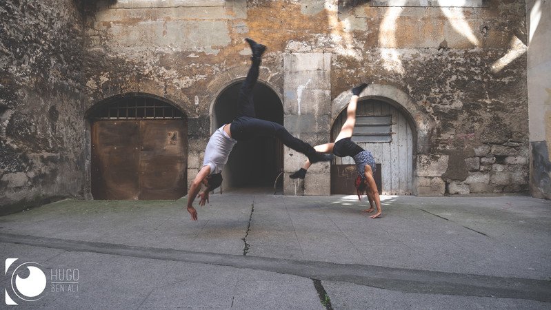 ACROBATE CIRCUS - FORMATION EN ACROBATIE ET MOUVEMENTS ACROBATIQUES