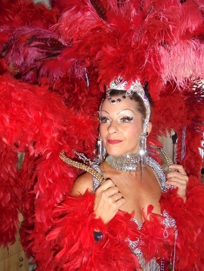 Ericka Show Dance  -  Spectacles Paris Plumes association Paca