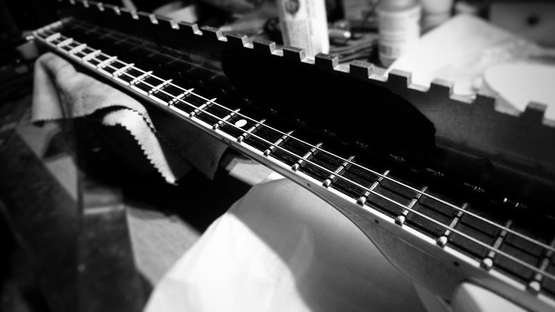GUITAR & TECH - FORMATIONS REGLAGES DE GUITARES ELECTRIQUE 