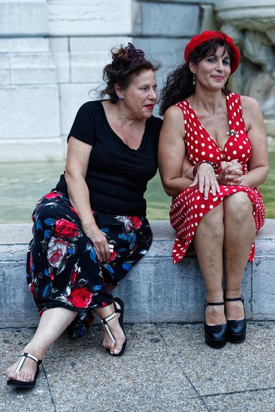 LES FILLES DE LA BASTILLE - CHANTEUSE DE RUE SUR PARIS SWING JAZZY PIAF...