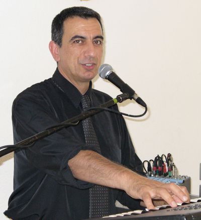 musicien-chanteur animations propose services