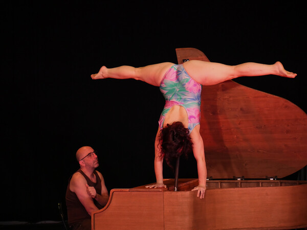 Santa - Ce qu'il me reste de la corse. Nuit du cirque !