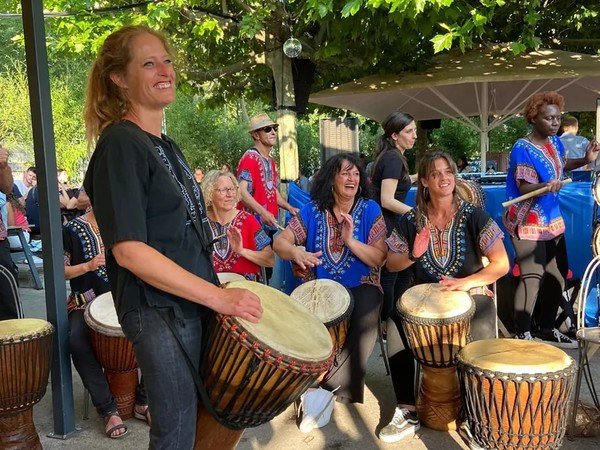 Isabelle GUIDON percussionniste - Cours de djembe val d oise 
