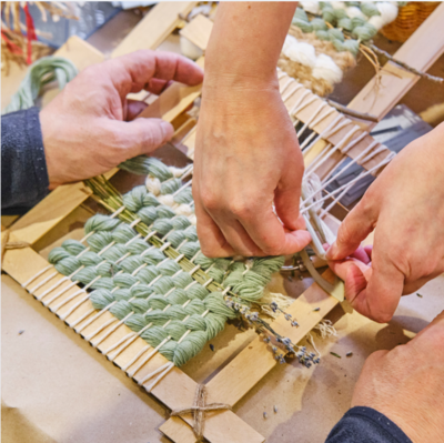 Atelier artistique : tissage sur cadre 