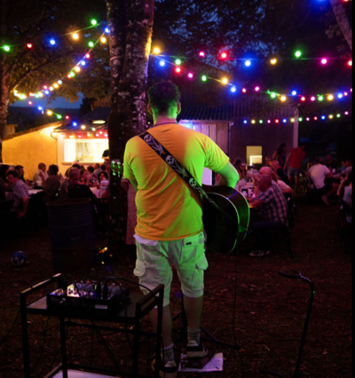 Fiestacoustik - Chanteur et Guitariste seul en scène