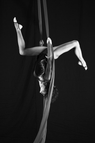 Cécile - Artiste de cirque, aérienne, acrobate, Echasses, bulle
