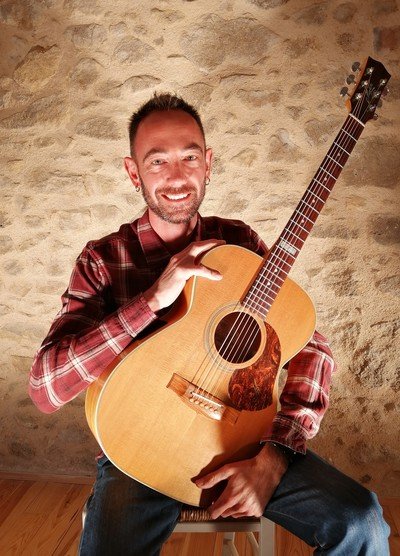 Damien Pineau - Picking my Guitar - concert guitare country bluegrass