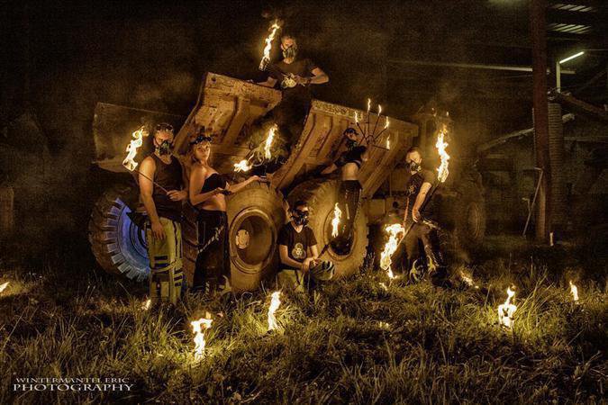 Burn 'n Light - Jongleurs, cracheurs de feu, échassiers, charmeurs de serpents, ...